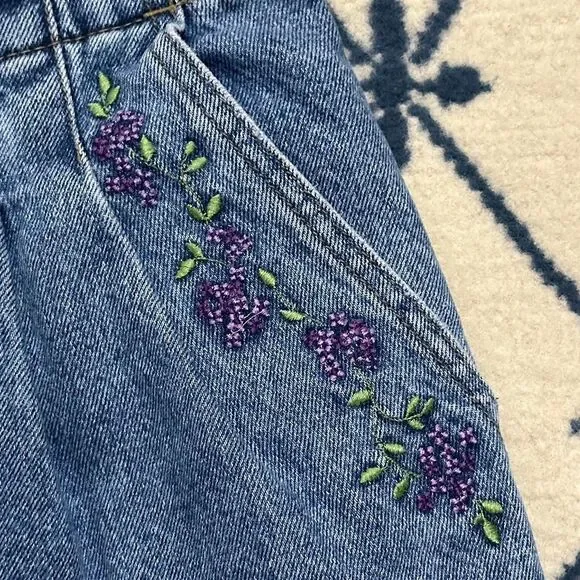 Vintage Embroidered Floral Denim Mom Shorts - Picture 3 of 8